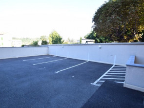 Parking en Location à Aubenas / 15m2