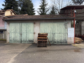 Garage / box en Location à Aubenas / 33m2