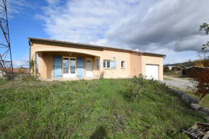 Villa en Location à Lussas / 4 pièces 97m2